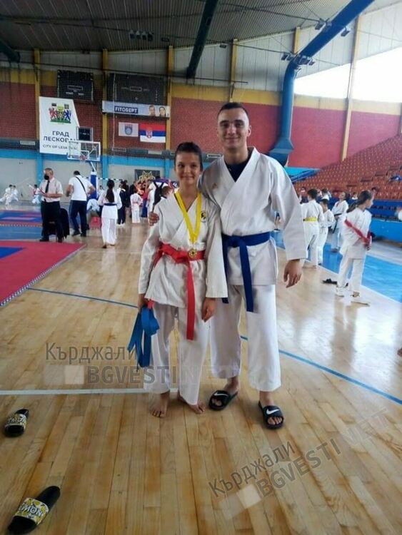 Двама ученици от Кърджали носят медали по карате на България
