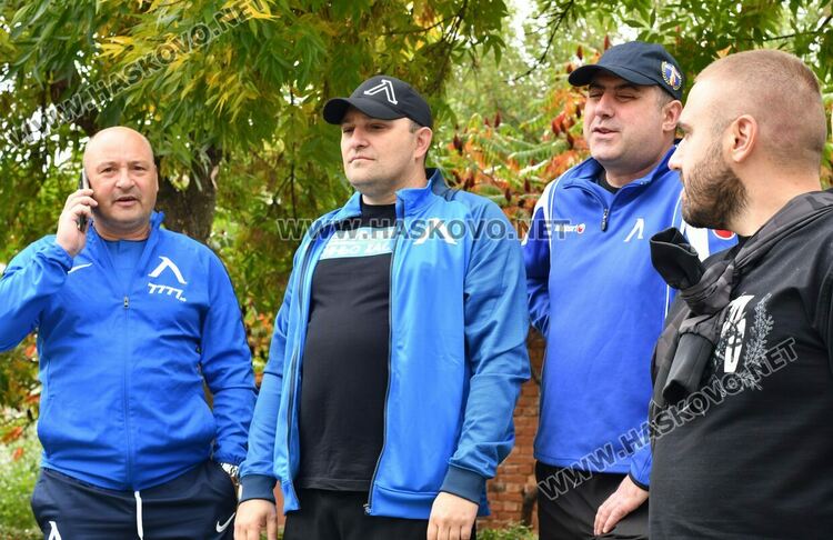 Фенове на „Левски” от Хасково и Сопот играха благотворителен мач