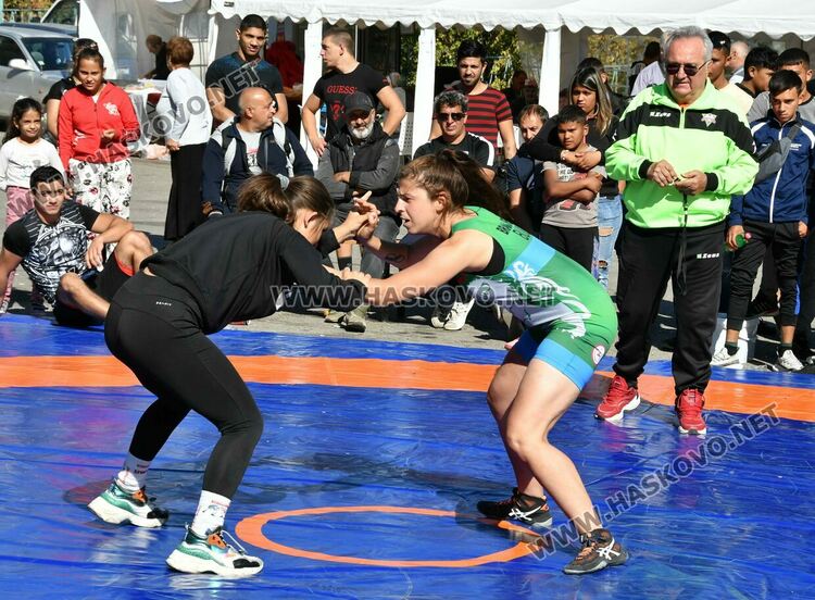 Весела Бръмчева и Георги Иванов със златни пояси от турнира „Шестте великденски ангела“