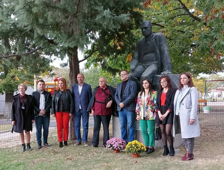 Проф. Златимир Коларов е носителят на литературната награда на името на акад. Караславов