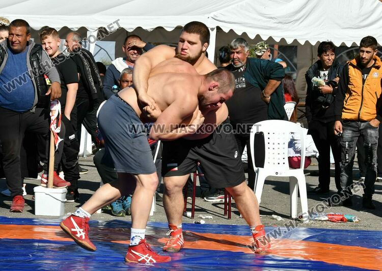 Весела Бръмчева и Георги Иванов със златни пояси от турнира „Шестте великденски ангела“