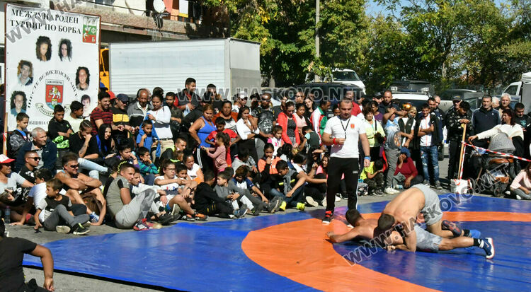 Весела Бръмчева и Георги Иванов със златни пояси от турнира „Шестте великденски ангела“