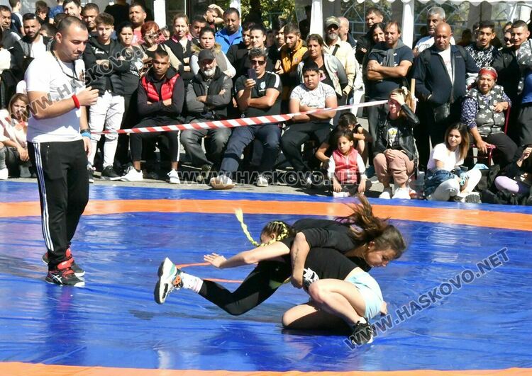 Весела Бръмчева и Георги Иванов със златни пояси от турнира „Шестте великденски ангела“