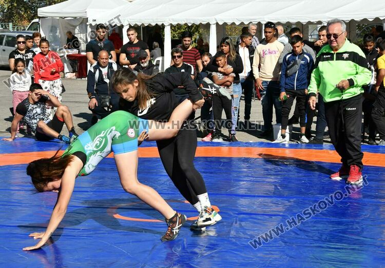 Весела Бръмчева и Георги Иванов със златни пояси от турнира „Шестте великденски ангела“