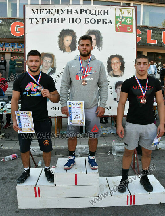 Весела Бръмчева и Георги Иванов със златни пояси от турнира „Шестте великденски ангела“