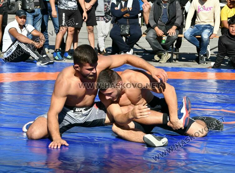 Весела Бръмчева и Георги Иванов със златни пояси от турнира „Шестте великденски ангела“