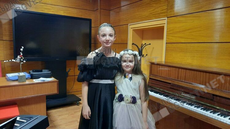 Незабравим музикален празник за учениците от СУ”П.Р.Славейков” и възпитаниците на „HAPPY DINO“