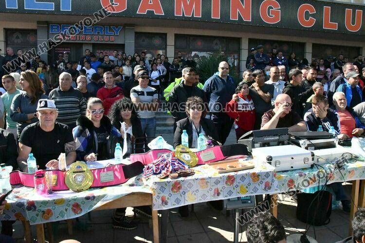 Весела Бръмчева и Георги Иванов със златни пояси от турнира „Шестте великденски ангела“