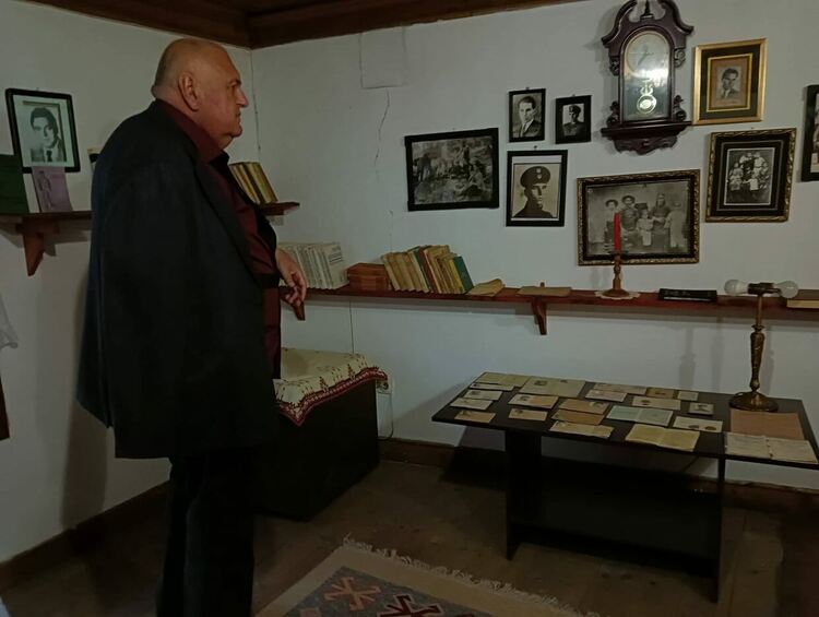 Проф. Златимир Коларов е носителят на литературната награда на името на акад. Караславов