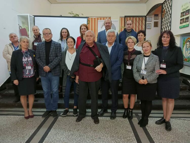 Проф. Златимир Коларов е носителят на литературната награда на името на акад. Караславов