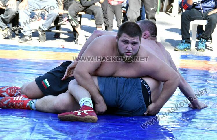 Весела Бръмчева и Георги Иванов със златни пояси от турнира „Шестте великденски ангела“