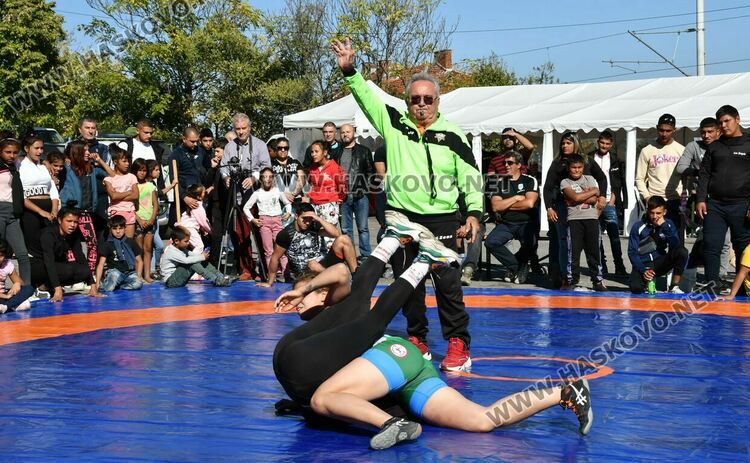 Весела Бръмчева и Георги Иванов със златни пояси от турнира „Шестте великденски ангела“