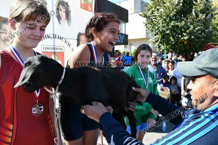 Весела Бръмчева и Георги Иванов със златни пояси от турнира „Шестте великденски ангела“