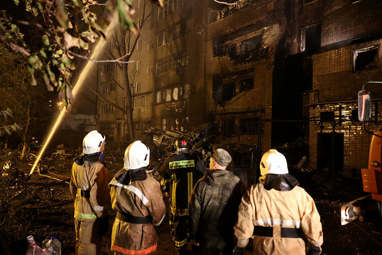 Руски Су-34 падна на жилищен блок в руския град Ейск