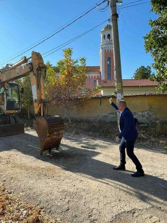 За 1.25 млн. лв. асфалтират улици в Дебър