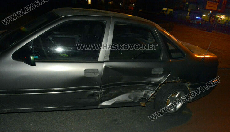 Кърджалийско Ауди не спря на &bdquo;Стоп&ldquo; и се заби в Опел до &bdquo;Лебеда&ldquo; 