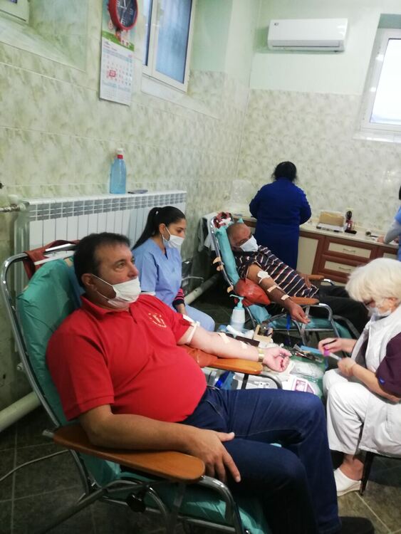 Успешно първо кръводаряване за младите славейковци