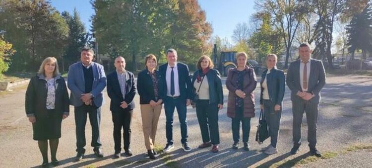 Първа копка за строежа на новия корпус със закрит плувен басейн в двора на ОУ „Св. Иван Рилски“ и ПМГ „Христо Смирненски“