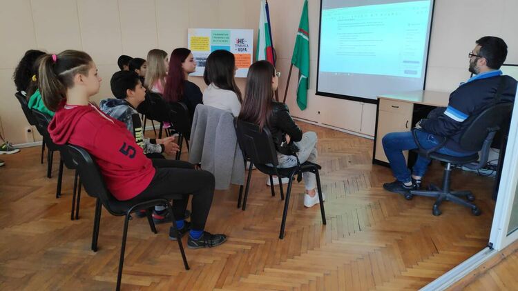 Общински ученически парламент с инициативи по повод Международния ден за борба с трафика на хора