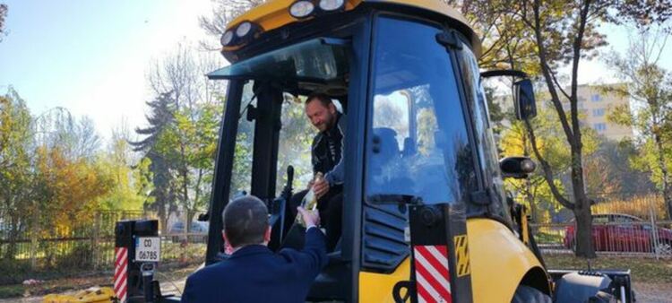 Първа копка за строежа на новия корпус със закрит плувен басейн в двора на ОУ „Св. Иван Рилски“ и ПМГ „Христо Смирненски“