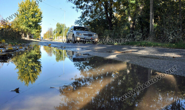 Още 3 теча избиха в локалното зад СБА, необходима е смяна на водопровода