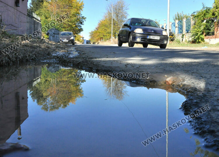Още 3 теча избиха в локалното зад СБА, необходима е смяна на водопровода