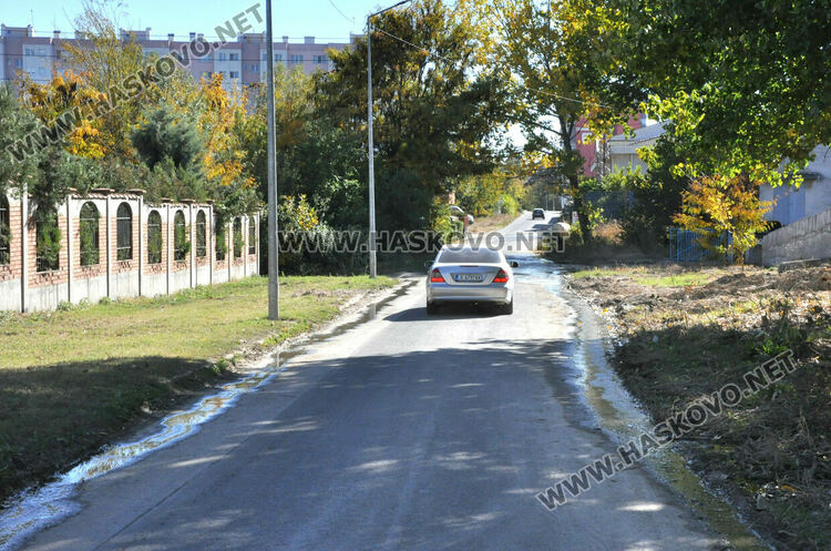 Още 3 теча избиха в локалното зад СБА, необходима е смяна на водопровода