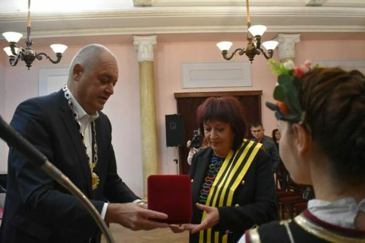 Д-р Валентина Павлова бе удостоена със званието почетен гражданин на Перник