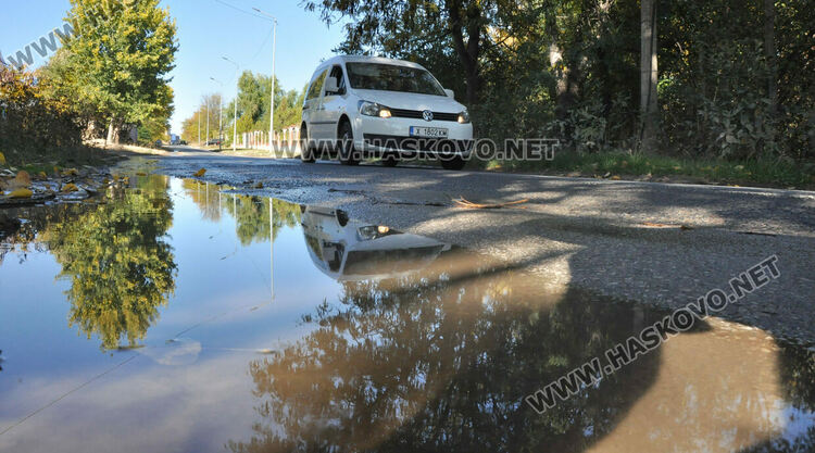 Още 3 теча избиха в локалното зад СБА, необходима е смяна на водопровода