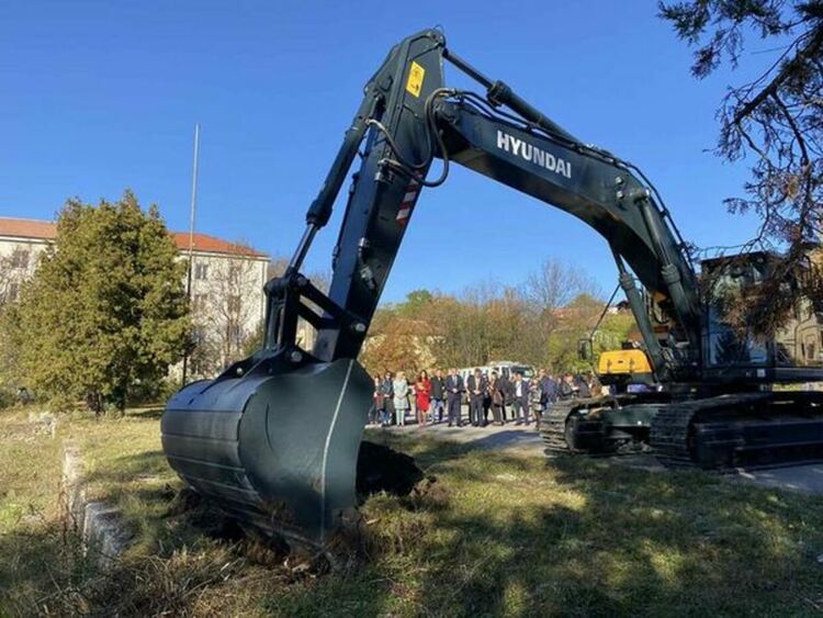 Първа копка за изграждане на Международен младежки център – Перник