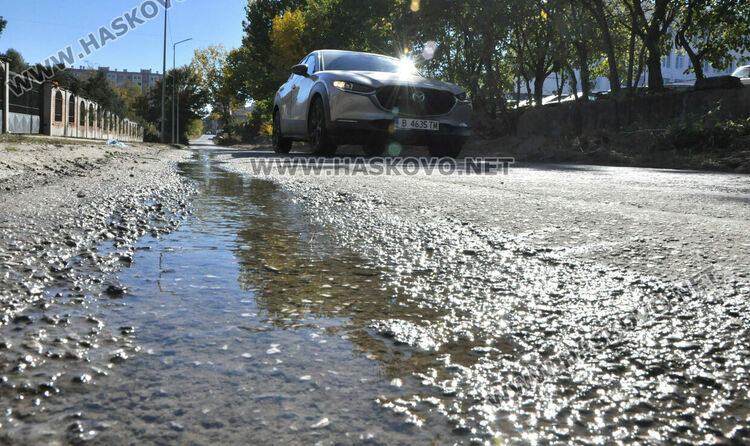 Още 3 теча избиха в локалното зад СБА, необходима е смяна на водопровода