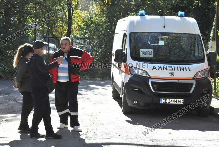 Спешните медици от Хасково и страната на протест за по-високи и адекватни заплати