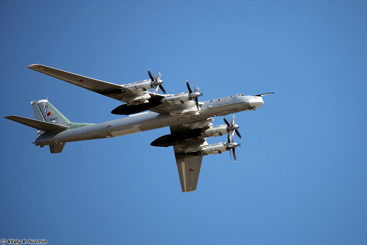 Руски стратегически бомбардировачи прелетели над Тихия океан, Берингово и Охотско море