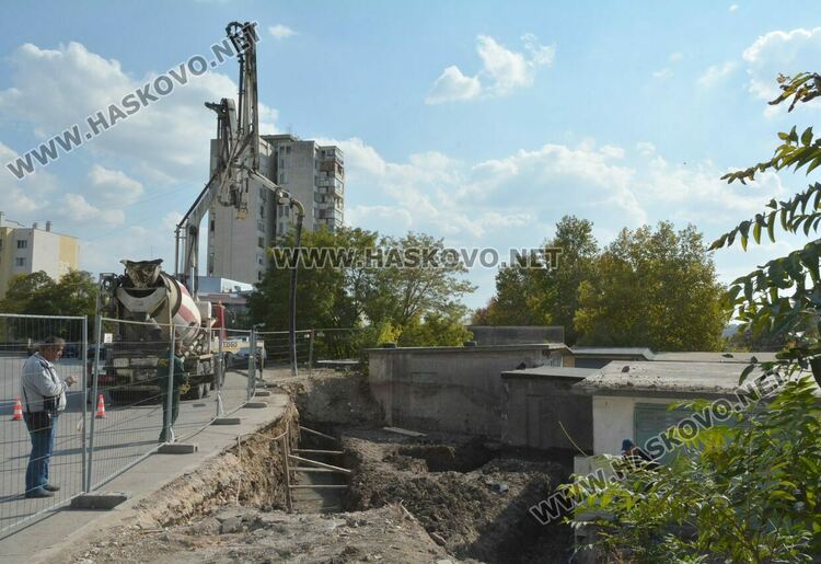 КОРЗ инспектира строеж край улица „Дунав“ след сигнал за разкопан тротоар