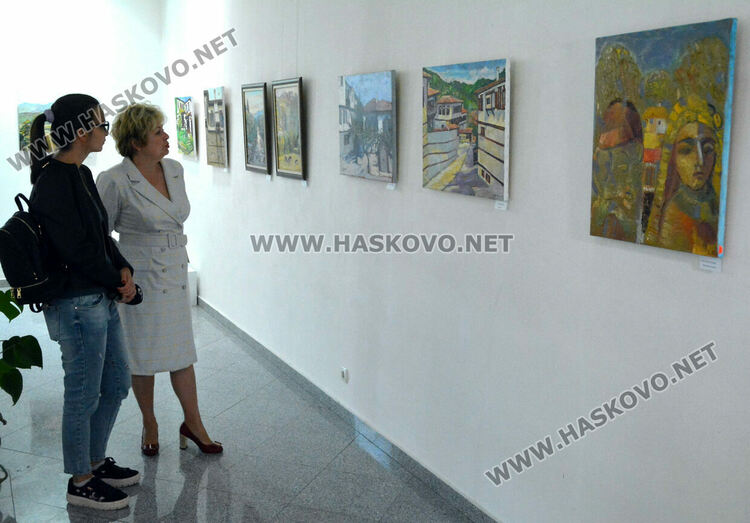 Изложбата “Родопски алтъни“ показва наниз от есенни картини в галерия „Форум“