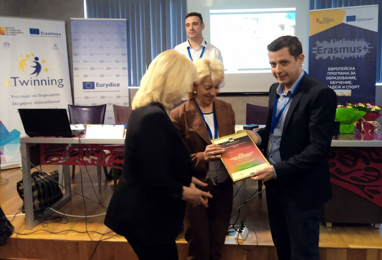 Хасковското училище „Христо Смирненски“ получи Европейската награда за иновативно обучение