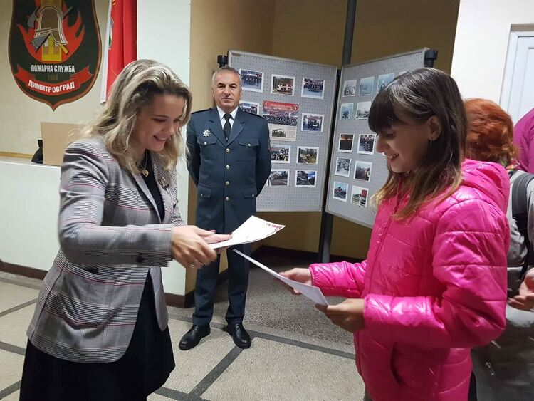 Наградиха победителите в международния конкурс „С очите си видях бедата“