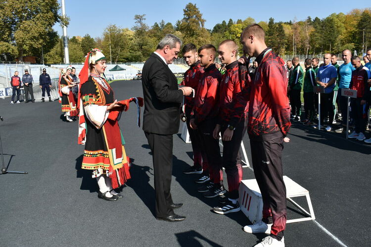 Зам.-министърът Моника Димитрова-Бийчър награди в Кърджали победителите в състезанието по пожароприложен спорт