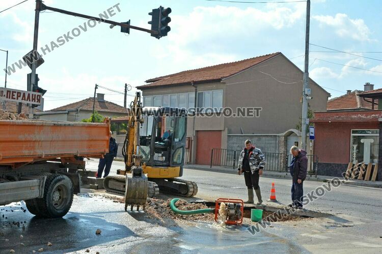 Квартал „Македонски“ без вода заради ВиК авария