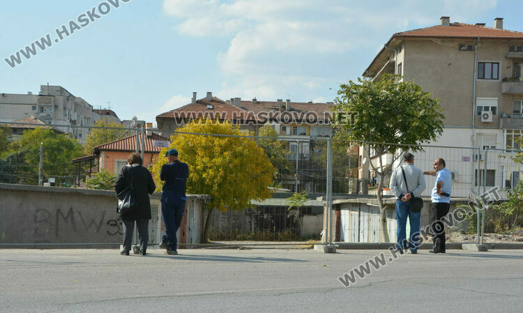 КОРЗ инспектира строеж край улица „Дунав“ след сигнал за разкопан тротоар