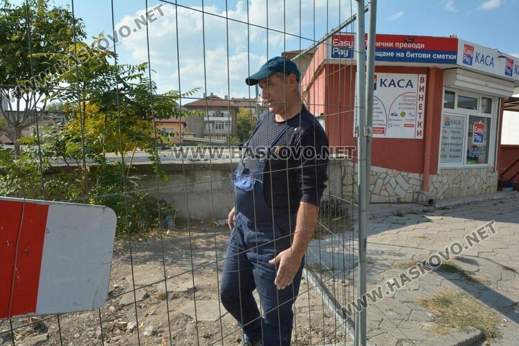 КОРЗ инспектира строеж край улица „Дунав“ след сигнал за разкопан тротоар