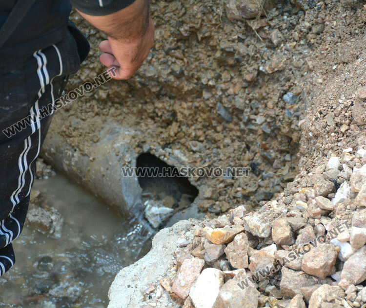 Квартал „Македонски“ без вода заради ВиК авария