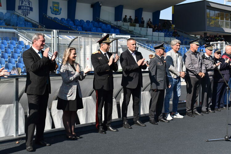 Зам.-министърът Моника Димитрова-Бийчър награди в Кърджали победителите в състезанието по пожароприложен спорт