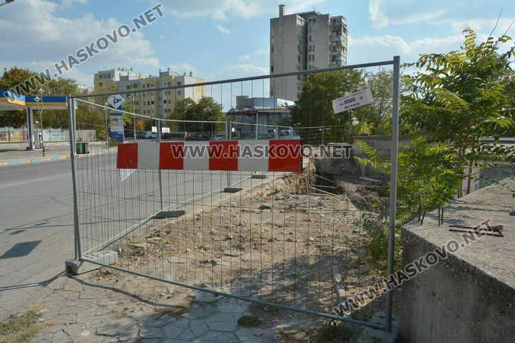 КОРЗ инспектира строеж край улица „Дунав“ след сигнал за разкопан тротоар