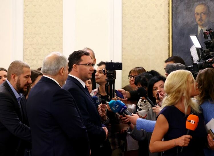 Провал на срещата, инициирана от "Продължаваме Промяната" в парламента