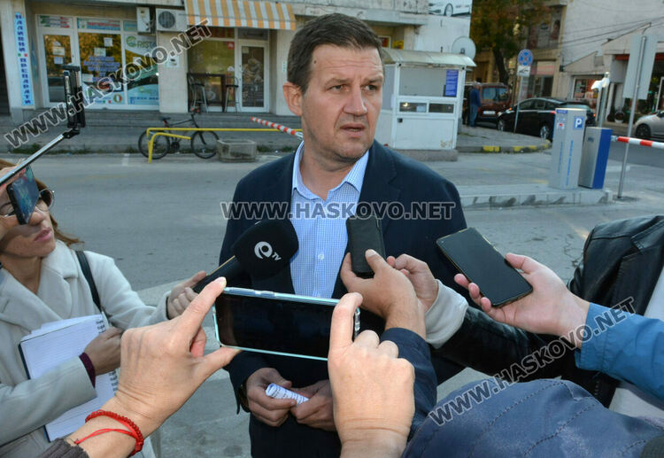 Двата големи паркинга в Хасково стават платени от полунощ