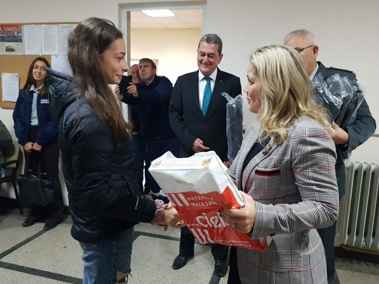 Наградиха победителите в международния конкурс „С очите си видях бедата“