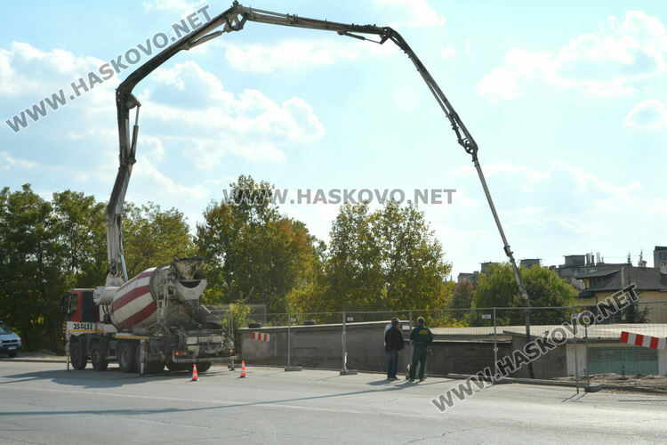 КОРЗ инспектира строеж край улица „Дунав“ след сигнал за разкопан тротоар