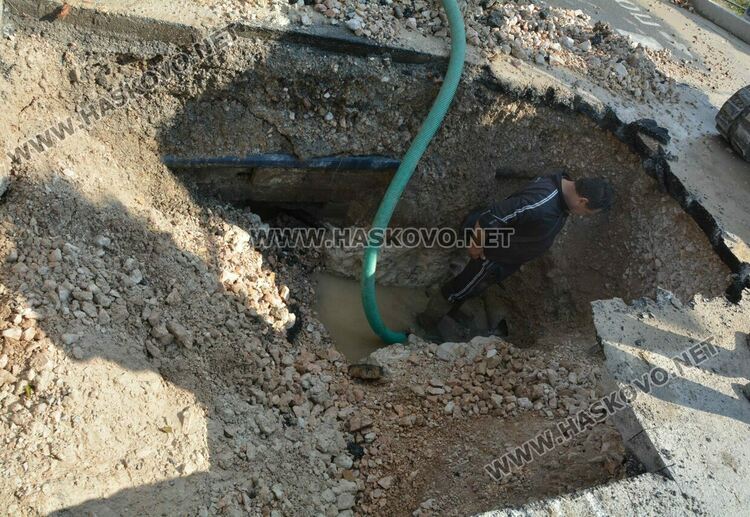 Квартал „Македонски“ без вода заради ВиК авария