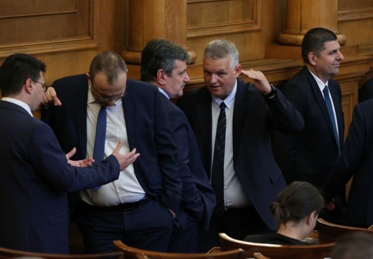 Патова ситуация в парламента. И ГЕРБ готови да оттеглят кандидата си